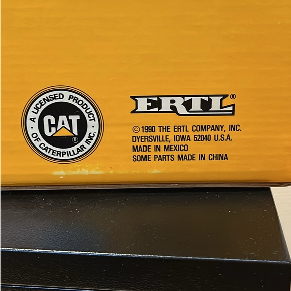 Caterpillar Challenger tractor and Farm Implements Die Cast Set by ERTL - Picture 3 of 3